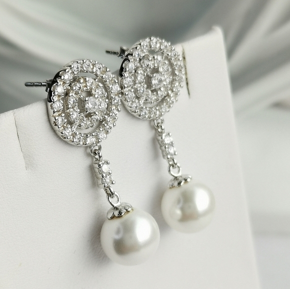 NWT White Sapphire White Shell Pearl earrings in Sterling Silver - Picture 6 of 8